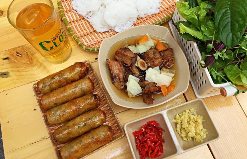 Experience Hanoi Tours with sustainable dining